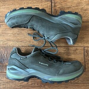 Lowa Renegade GTX Lo Hiking Boots Shoes Graphite Jade Womens Size 8.5 Vibram